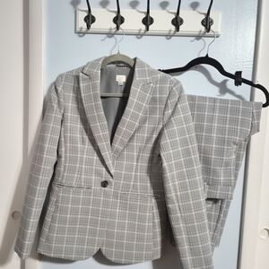 Woman's Grey Plaid Blazer Size 2 A New Day New With Pants